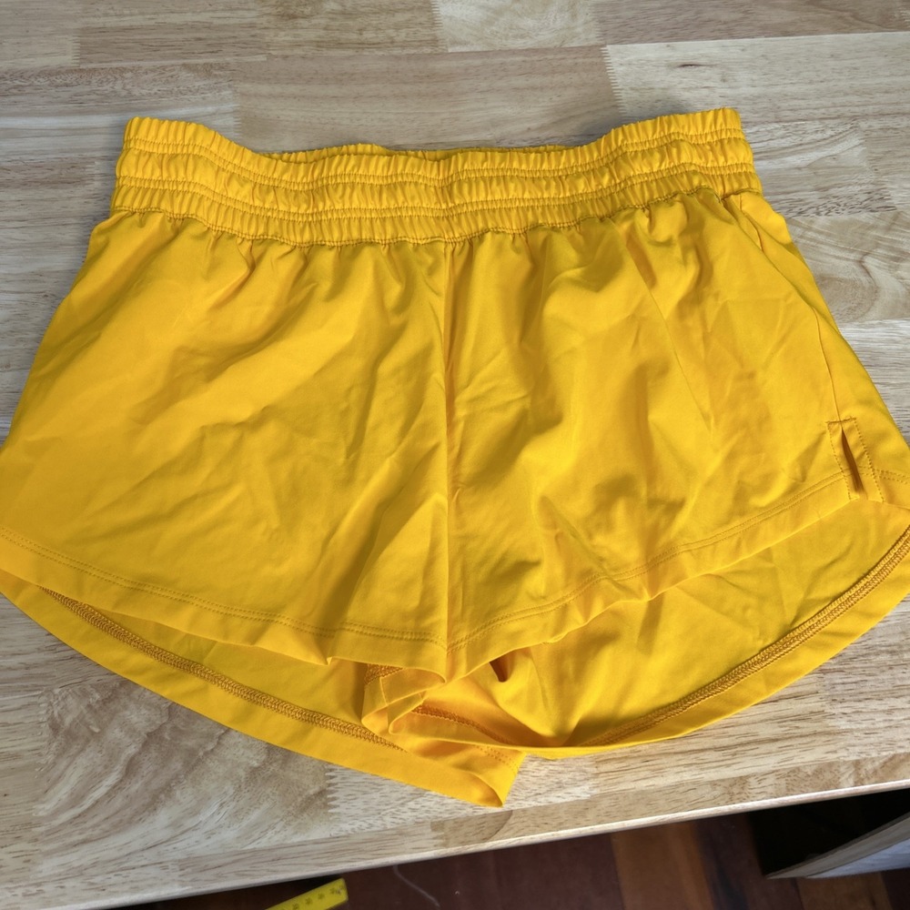 DSG Women's Stride Shorts 2.0 University Gold Size Small High Rise UPF Stretch